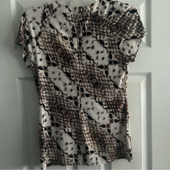 Worthington Short Sleeve Snakeskin Print Top w/ Back Zip Closure, Medium, EUC - Picture 4 of 5